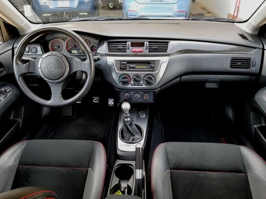 Торпедо Mitsubishi Lancer Evolution IX MR 2006 года  (фото 45 из 69)